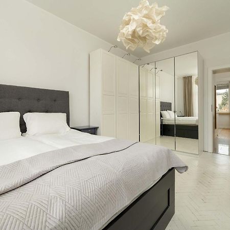 Pawlowa Stylish Apartment With Balcony & Home Office Wroclaw By Noclegi Renters Екстер'єр фото
